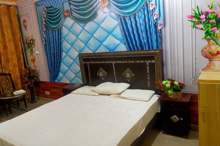 Room 3 of 12