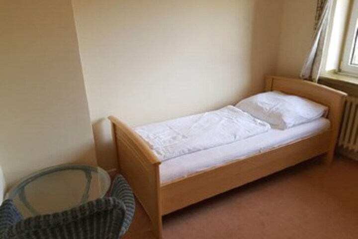 Room 8 of 12