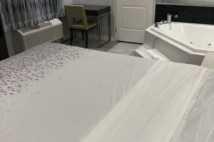 Private spa tub