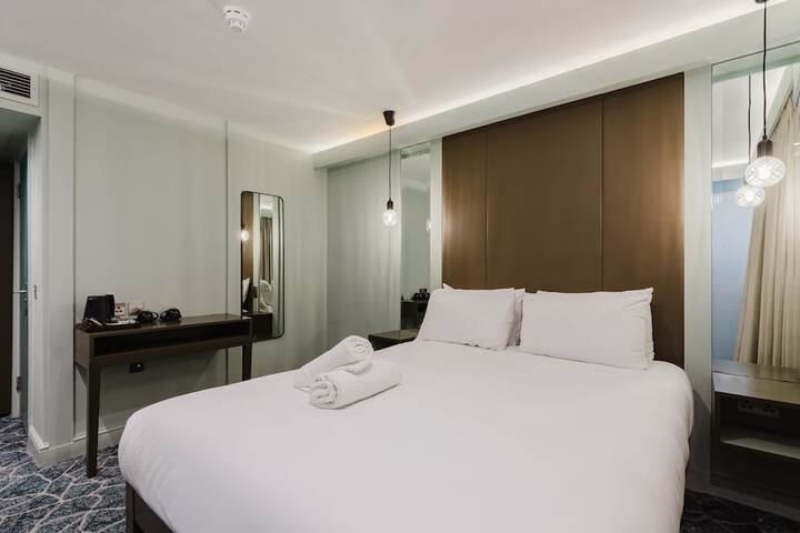 Room 25 of 263