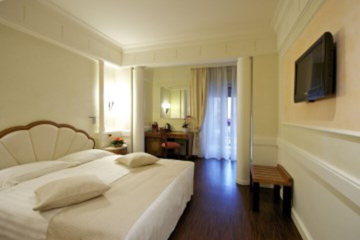 Room 5 of 70