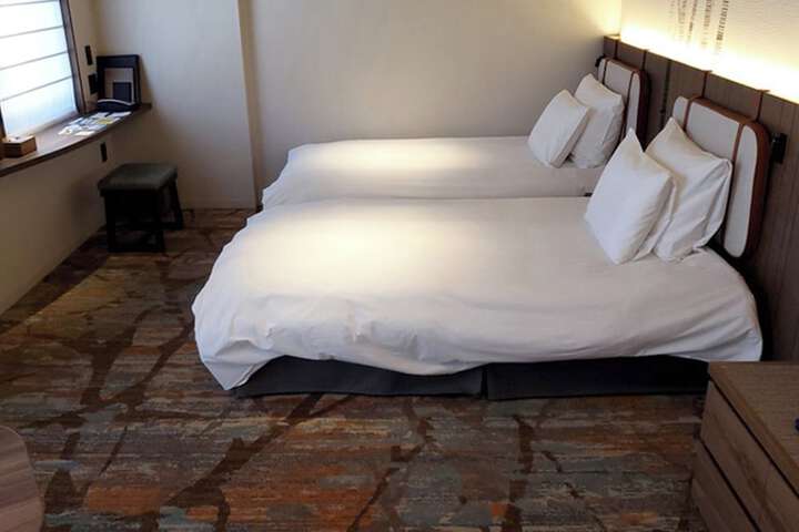 Room 13 of 192