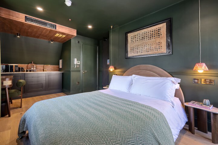 Room 7 of 28