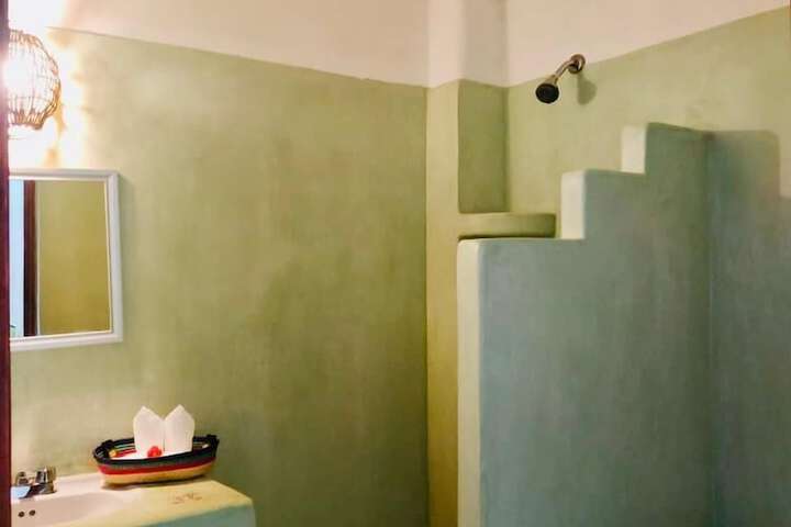 Room 18 of 33