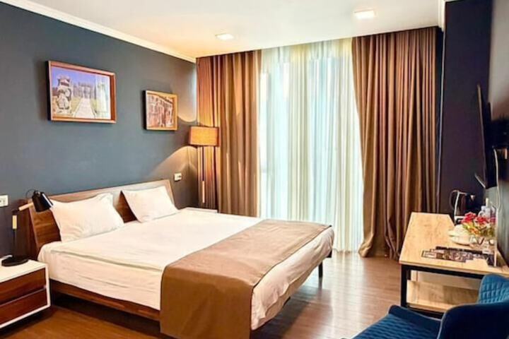 Room 95 of 240