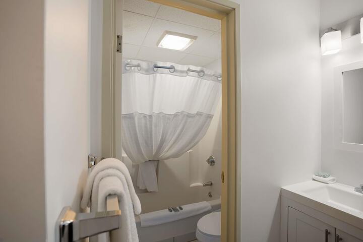 Room 16 of 25