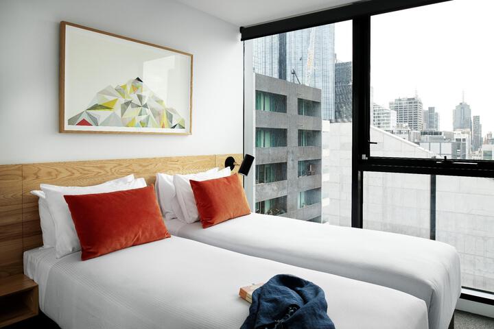 Room 3 of 32