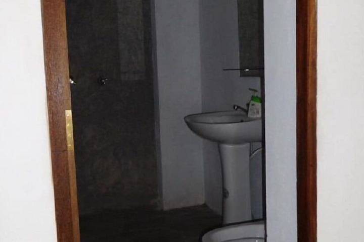 Room 6 of 12