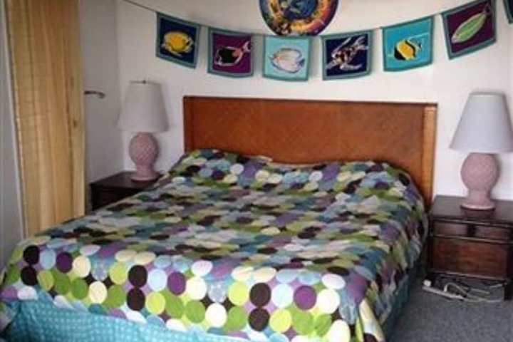 Room 5 of 77