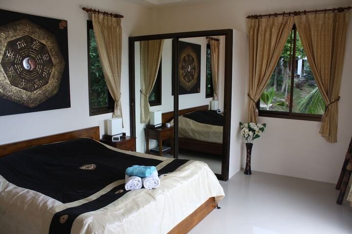 Room 4 of 16