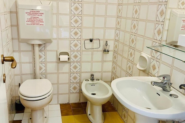 Room 18 of 26