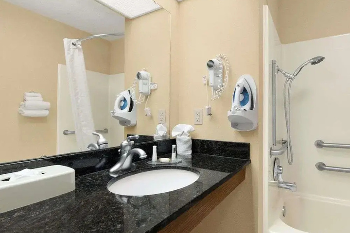 Room 8 of 13