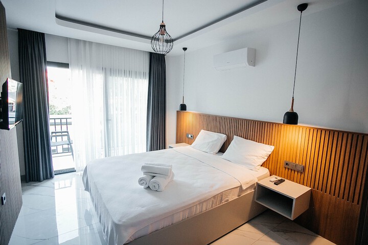 Room 13 of 93