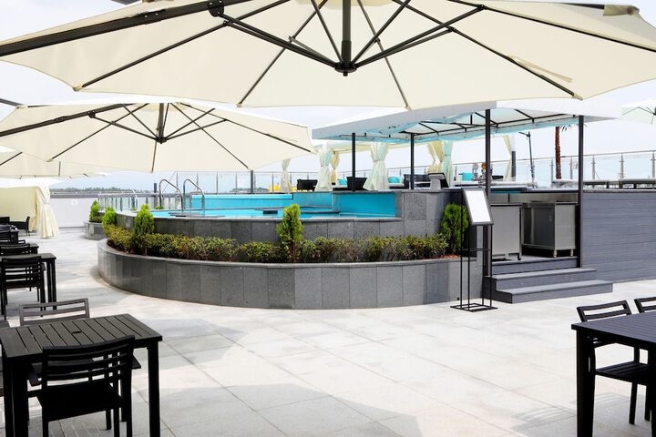 Hotel Pool