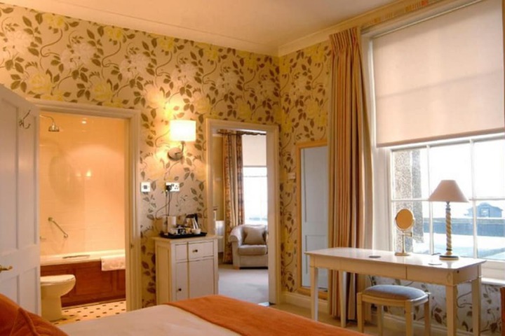 Room 13 of 35