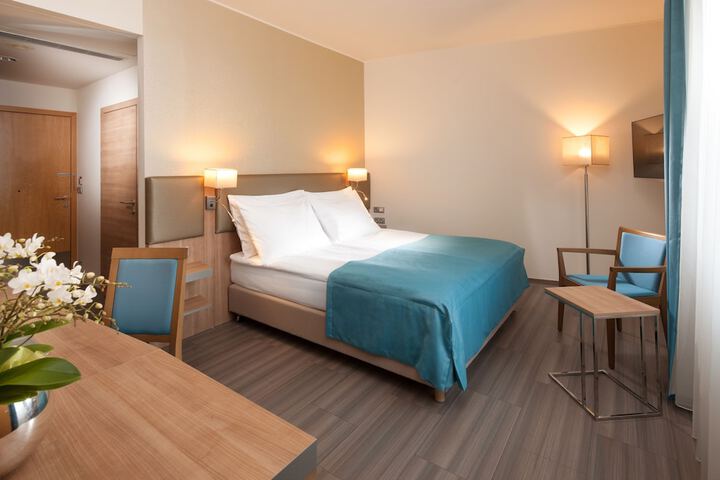 Room 4 of 111