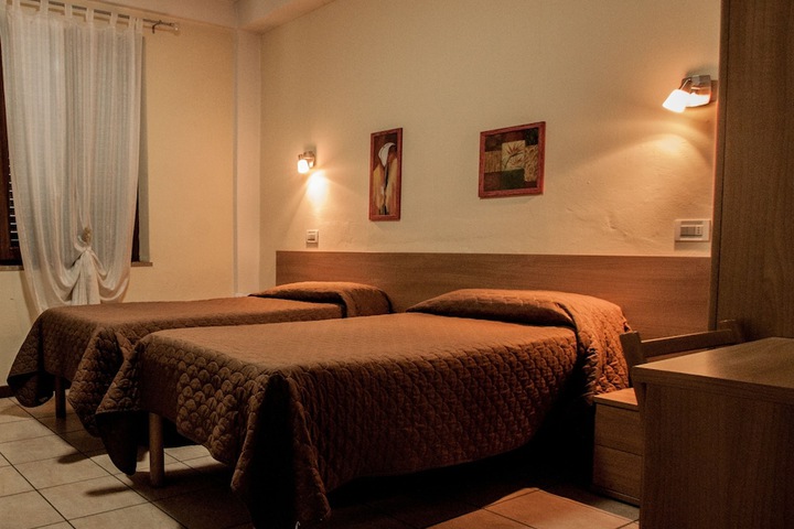 Room 5 of 13