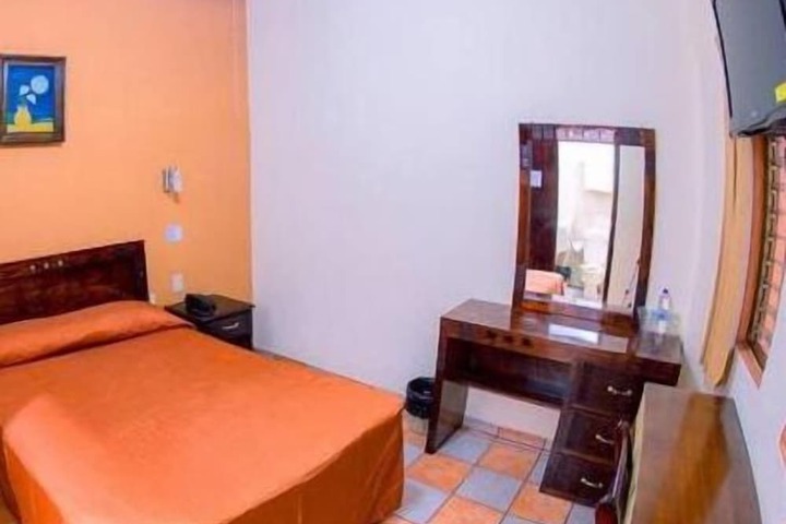 Room 6 of 17