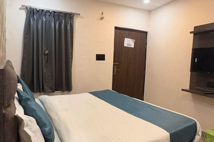Room 10 of 42