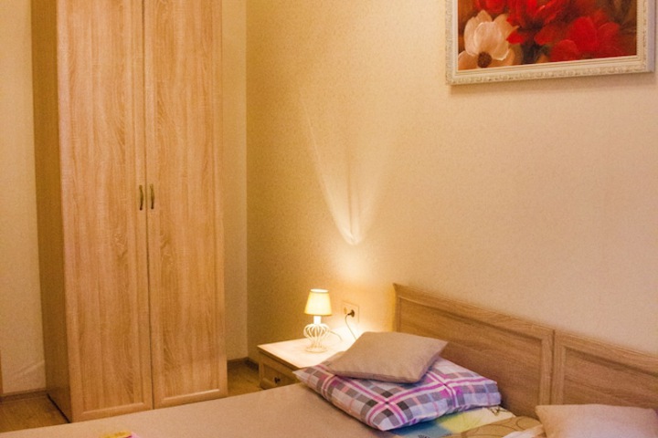 Room 13 of 20