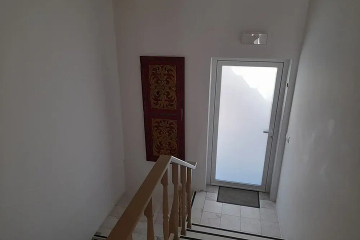 Room 12 of 21