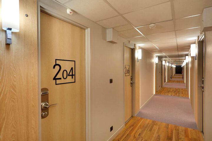 Room 10 of 60