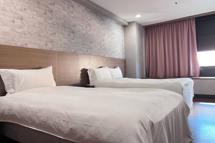 Room 18 of 26