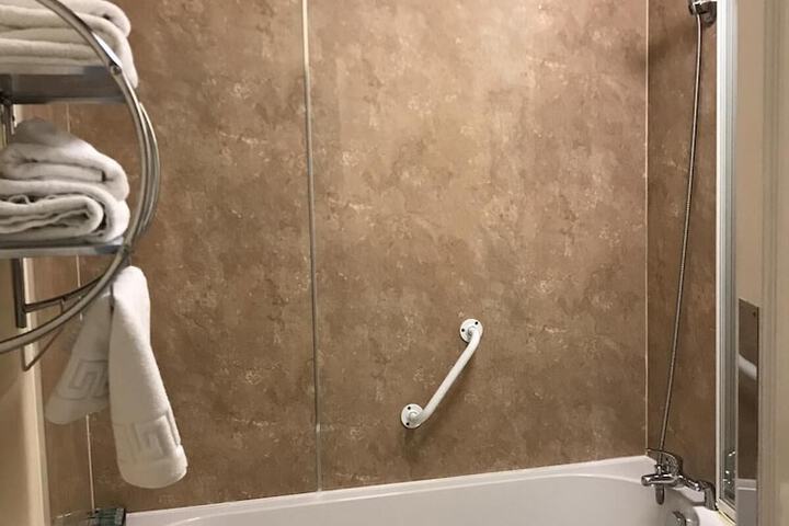 Room 2 of 18