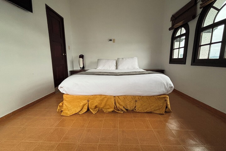 Room 9 of 47