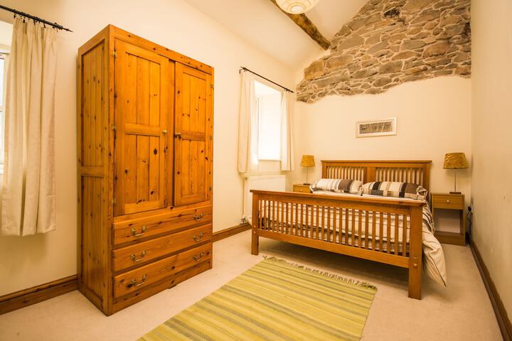 Room 3 of 63