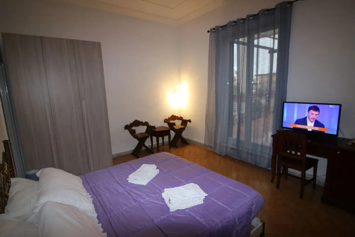 Room 2 of 22