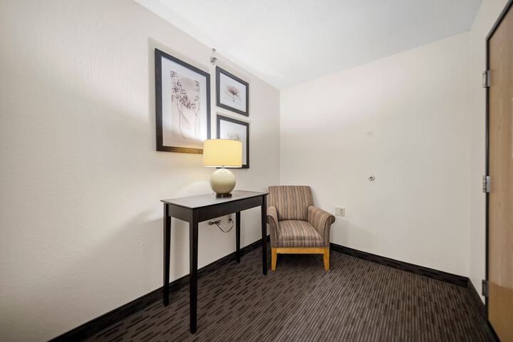 2 Queen Beds Mobility Accessible (2 of 13)