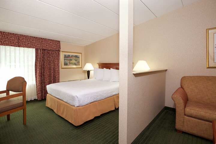 1 Queen Bed (8 of 12)