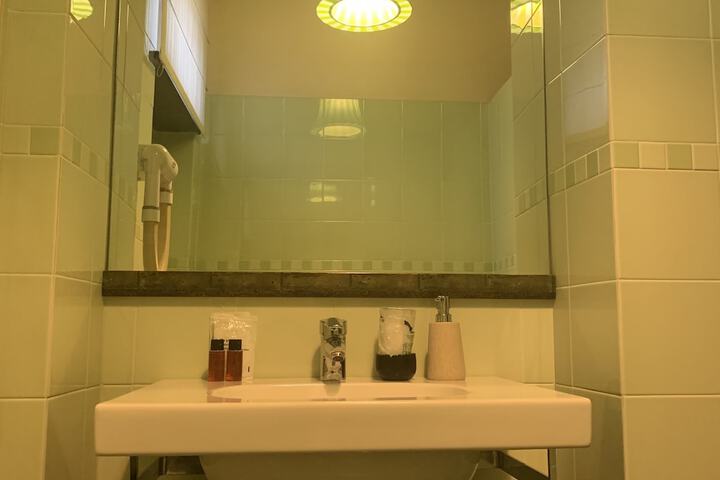 Room 20 of 27