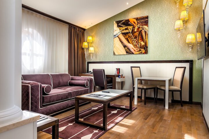 Room 35 of 105