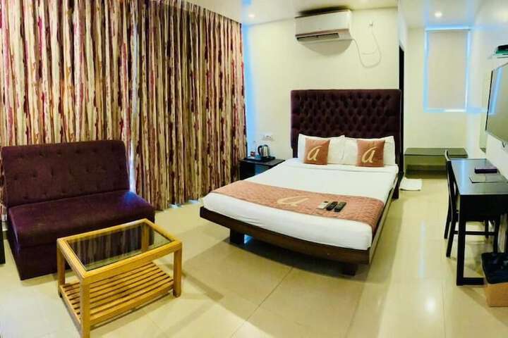 Room 6 of 27