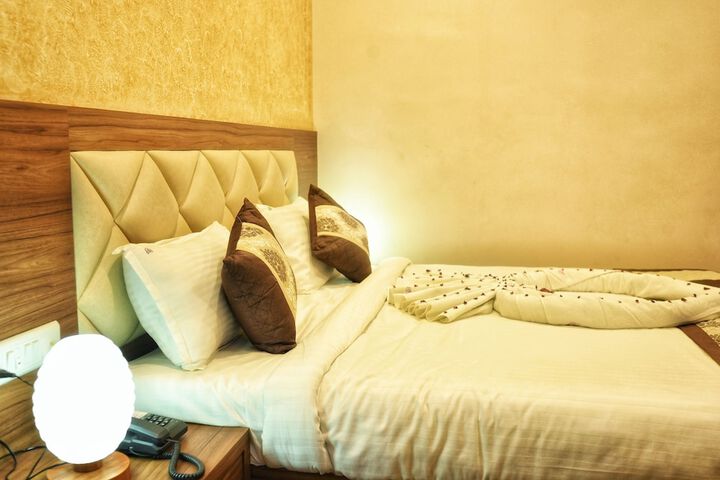 Room 10 of 30