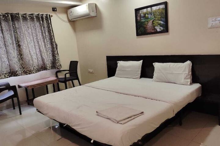 Room 7 of 11