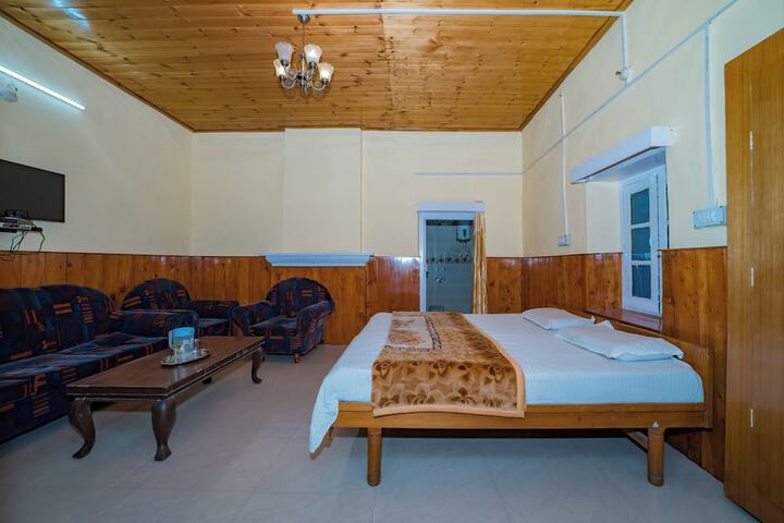 Room 14 of 18