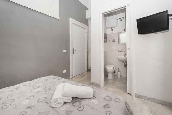 Room 5 of 20