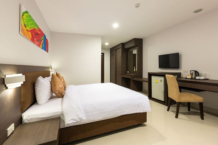 Room 10 of 103