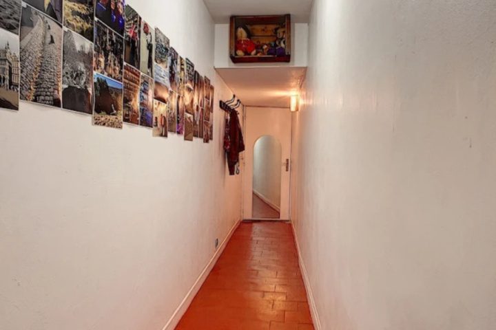 Room 8 of 10