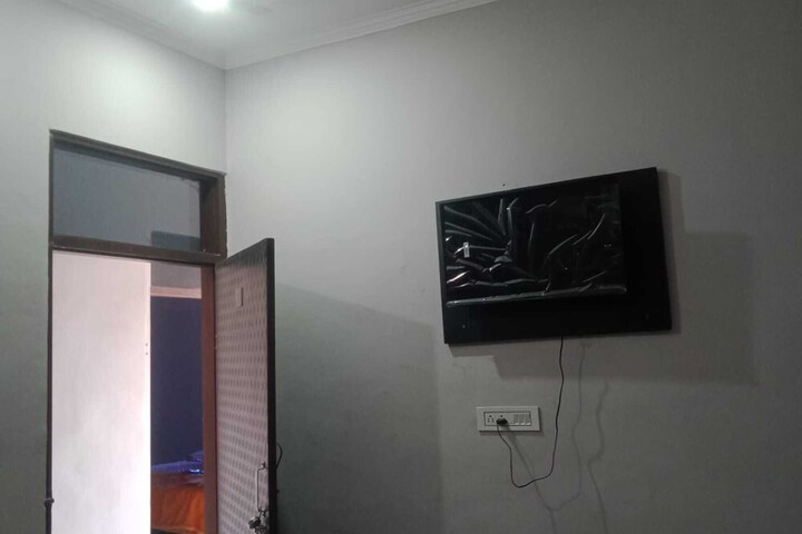 Room 9 of 24