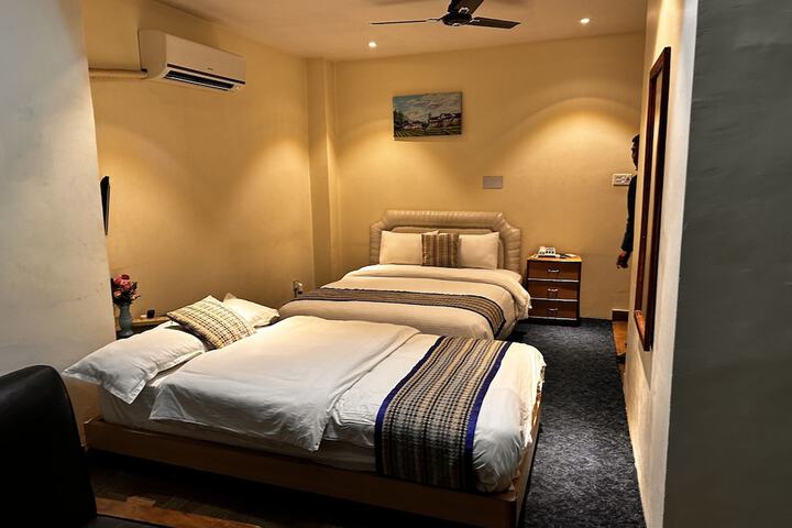 Room 19 of 38