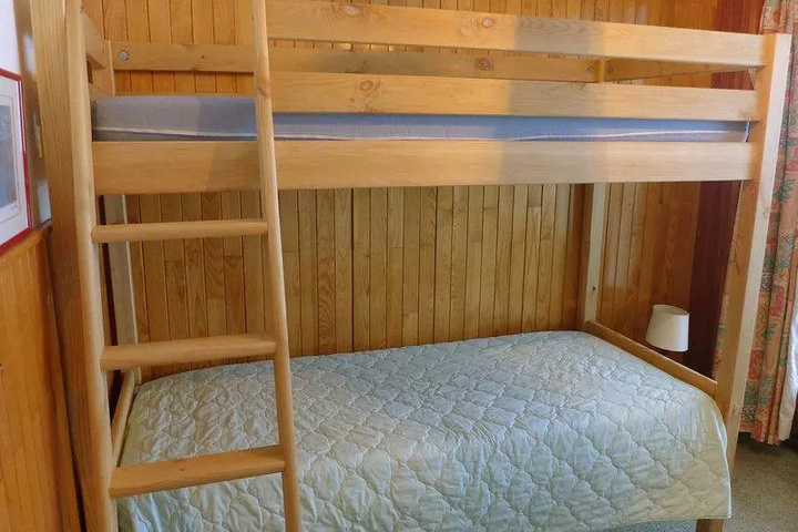 Room 4 of 10
