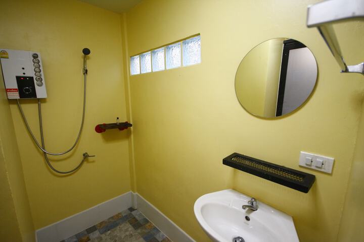 Room 73 of 122