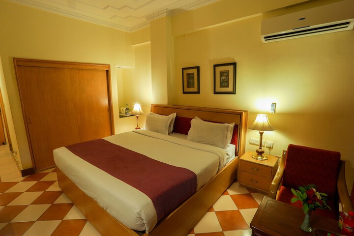 Room 12 of 60