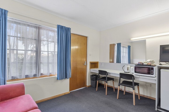 Room 11 of 27