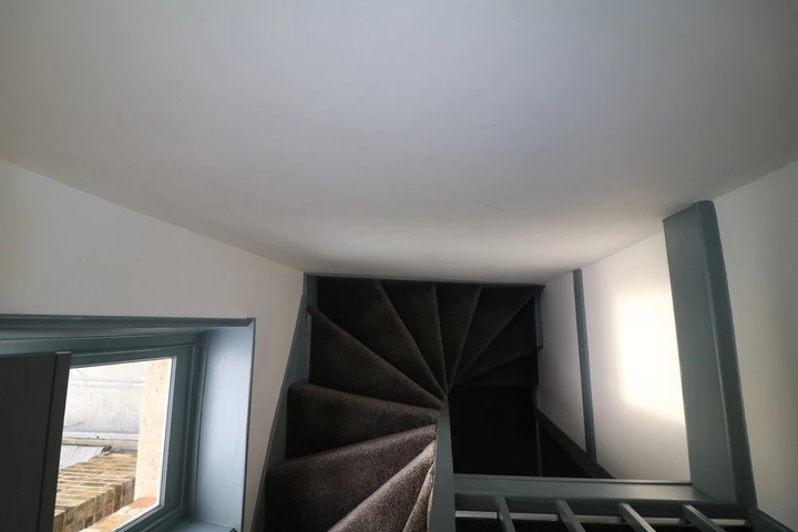 Room 9 of 15