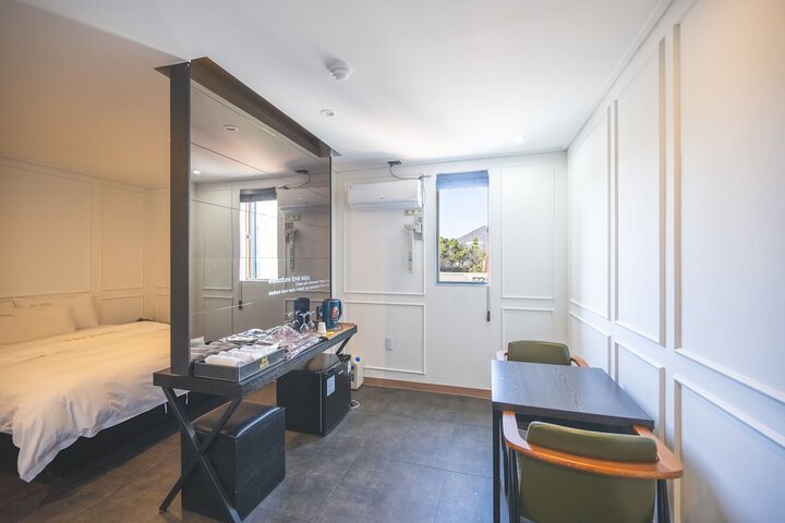 Room 27 of 53